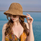 Chapeau de paille tissé ajouré et découpé pour la plage et le soleil